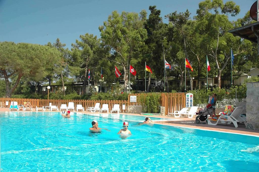 Отель Camping Europa 2 Каполивери Экстерьер фото